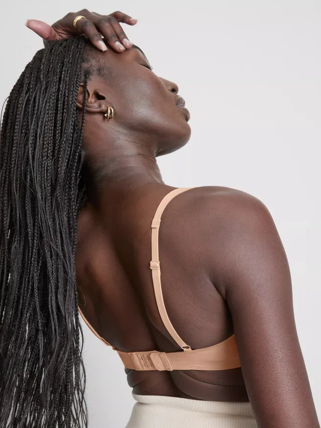 Saumaton, vartaloa tasoittava bralette