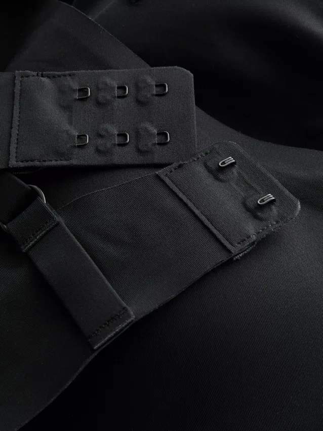 Saumaton, vartaloa tasoittava bralette