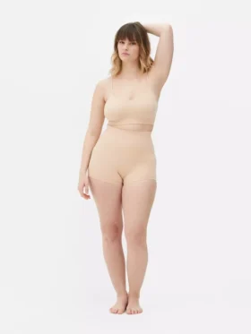 Saumattomat muotoilevat shortsit
