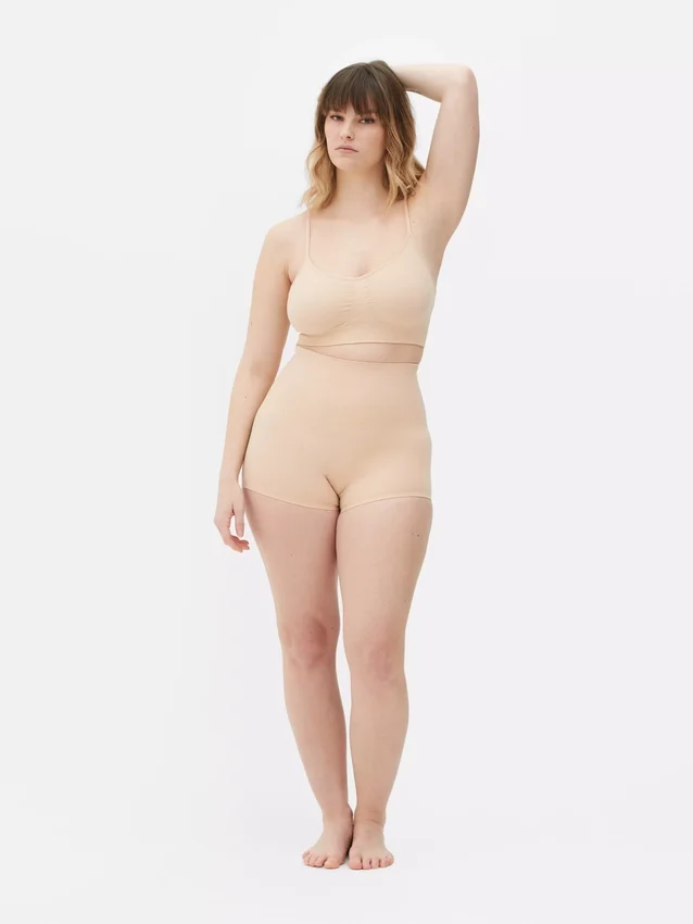 Saumattomat muotoilevat shortsit