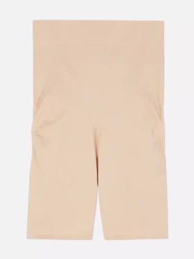 Saumattomat peppua kohottavat shortsit