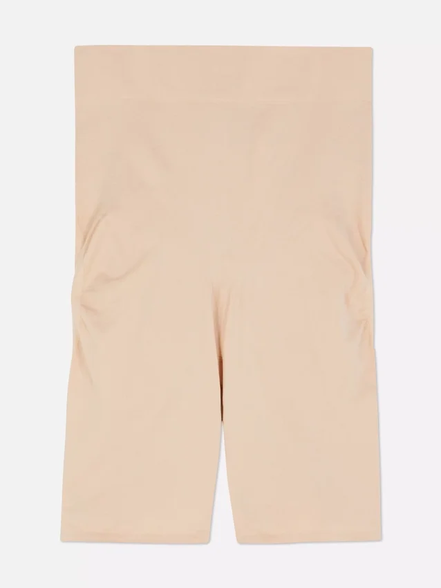 Saumattomat peppua kohottavat shortsit