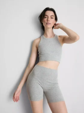 Saumattomat, ribbineulotut urheilushortsit