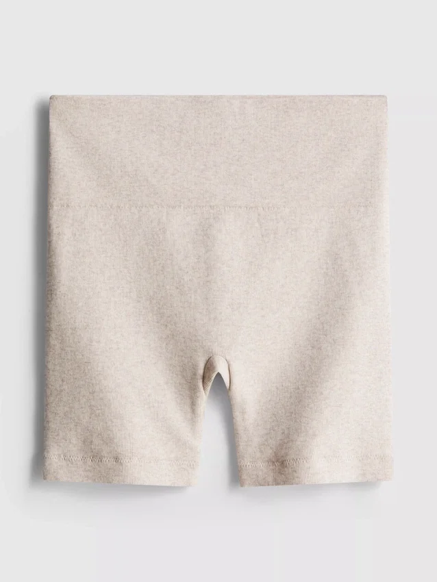 Saumattomat, ribbineulotut urheilushortsit