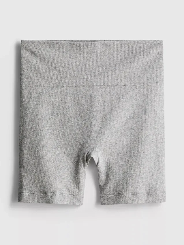 Saumattomat, ribbineulotut urheilushortsit