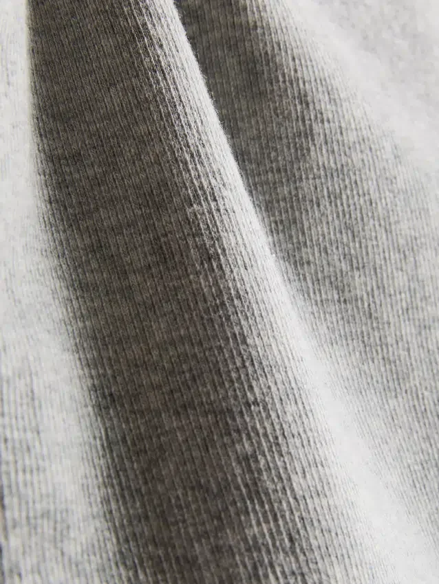 Saumattomat, ribbineulotut urheilushortsit