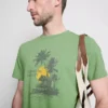 Shoreline Society -grafiikkat-kauluspaita