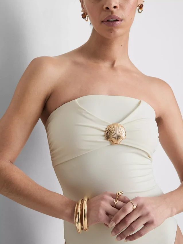 Simpukkakoristeinen bandeau-uimapuku