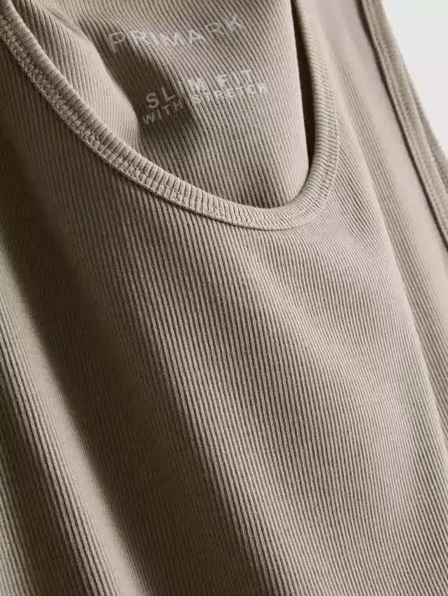 Slim fit -mallinen ribbattu tankkitoppi