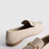 Snaffle-yksityiskohdalla varustetut loaferit