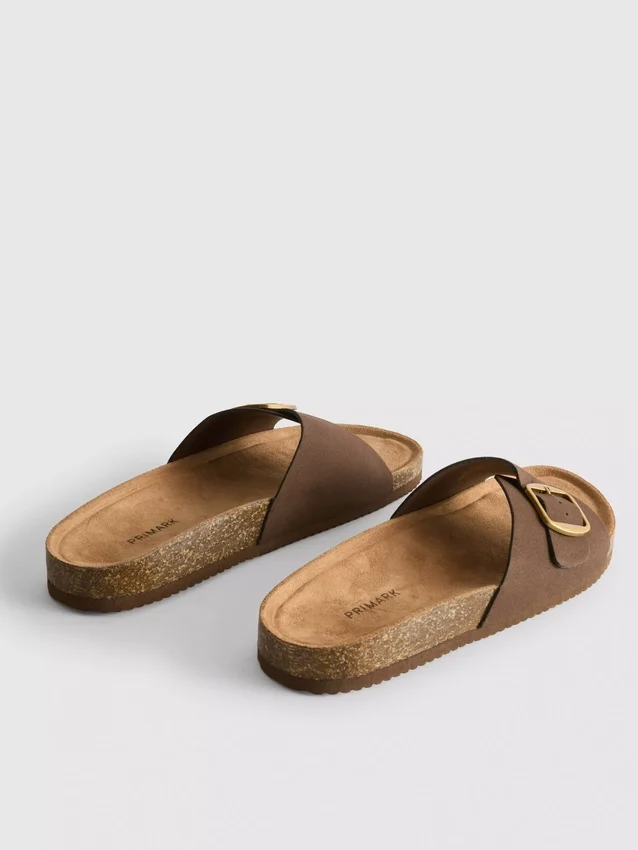 Soljilla varustetut muuli-sandaalit