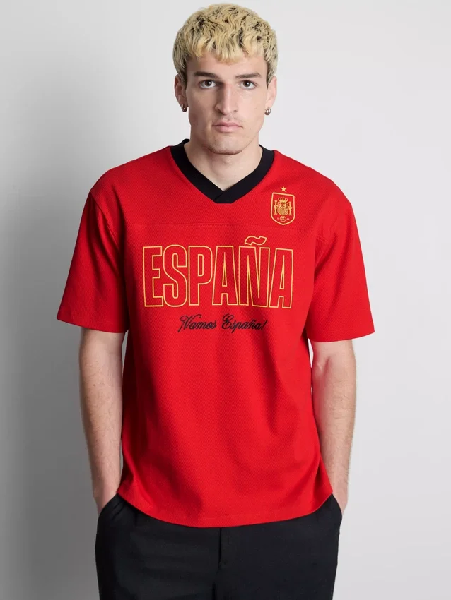 Spain-grafiikalla varustettu jalkapallopaita
