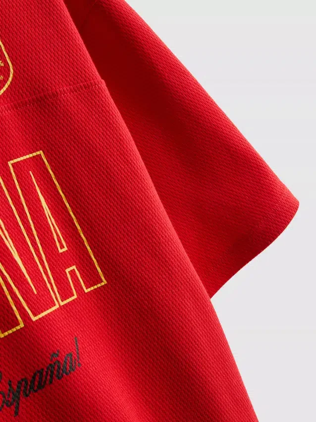 Spain-grafiikalla varustettu jalkapallopaita