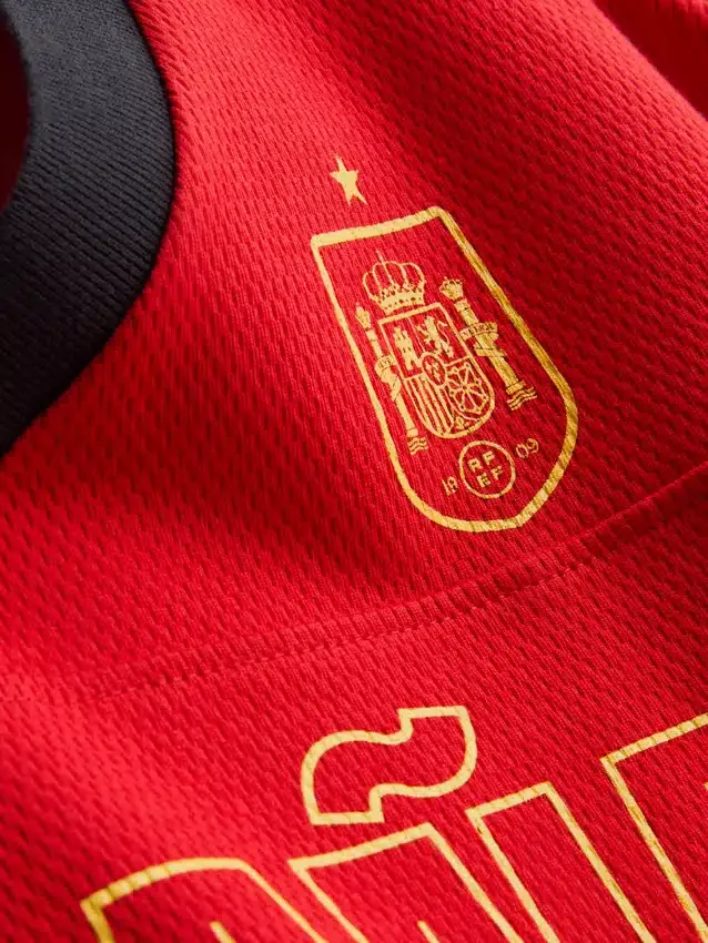 Spain-grafiikalla varustettu jalkapallopaita