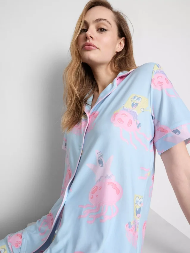 Spongebob Squarepants -grafiikalla koristellut boyfriend-tyyliset lyhyet pyjamat