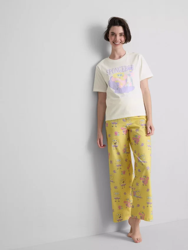 Spongebob Squarepants OOTD -kuvioinen pyjamapaida