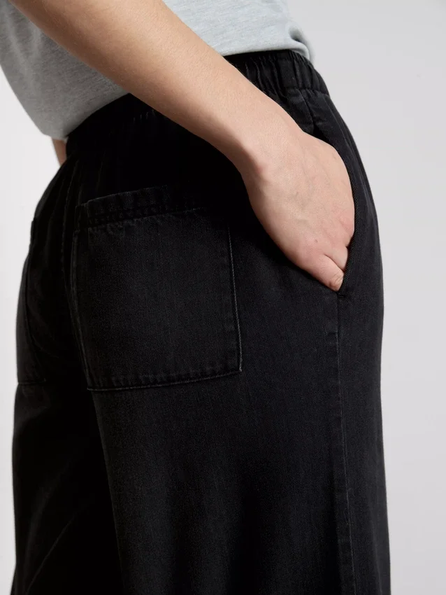 Suoralahkeiset denim-collegehousut