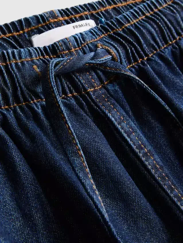 Suoralahkeiset denim-collegehousut