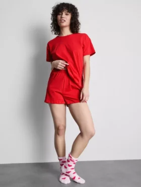 T-paita- ja shortsipyjama