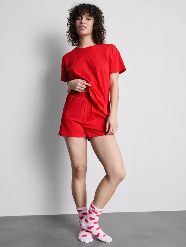 T-paita- ja shortsipyjama