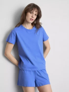 T-paita- ja shortsipyjama