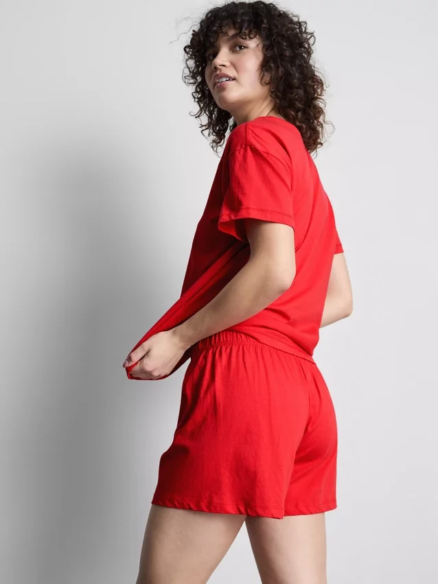 T-paita- ja shortsipyjama