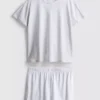 T-paita- ja shortsipyjama