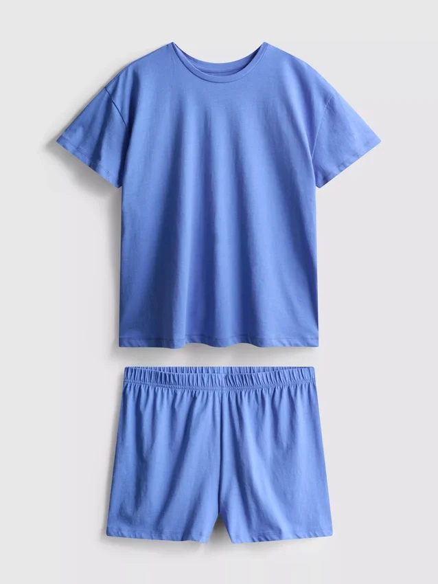T-paita- ja shortsipyjama
