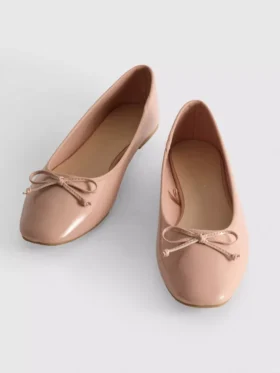 Tekonahkaiset ballerina-matalat kengät rusetilla