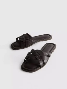 Tekonahkaiset kudotut sandaalit