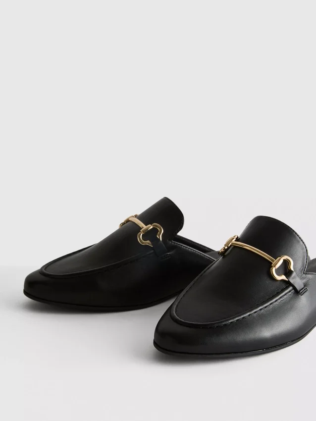 Tekonahkaiset snaffle-bit-mule-loaferit