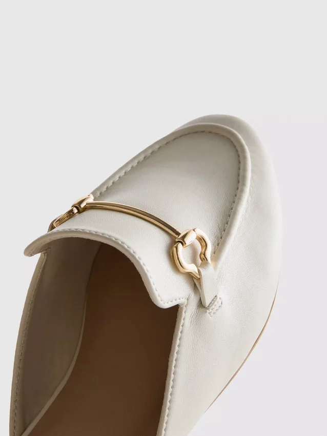 Tekonahkaiset snaffle-bit-mule-loaferit