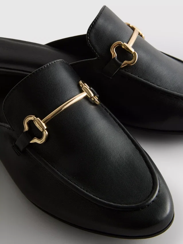 Tekonahkaiset snaffle-bit-mule-loaferit
