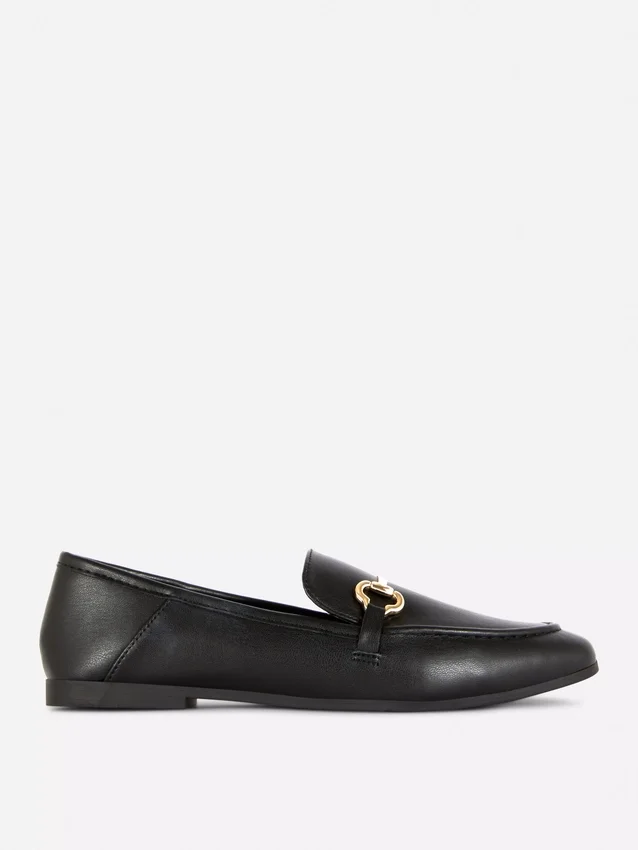 Tekonahkaiset soljelliset loaferit