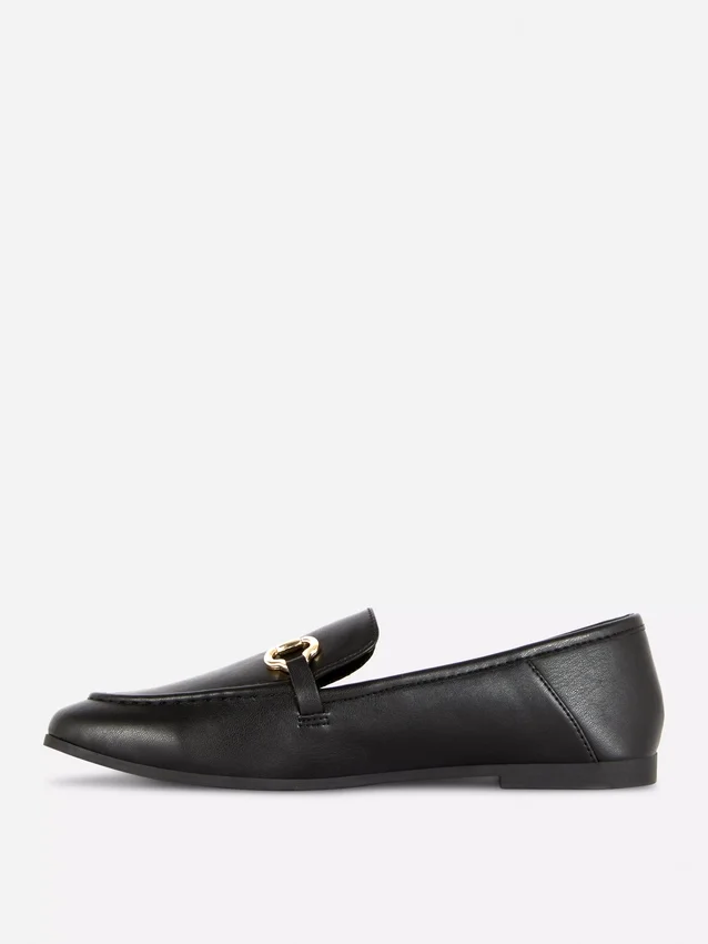 Tekonahkaiset soljelliset loaferit