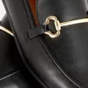 Tekonahkaiset soljelliset loaferit