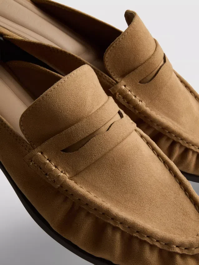 Tekosukkanahkaiset loafer-mule-sandaalit