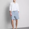 Teksturoidut denimshortsit, joissa on kiristysnauha