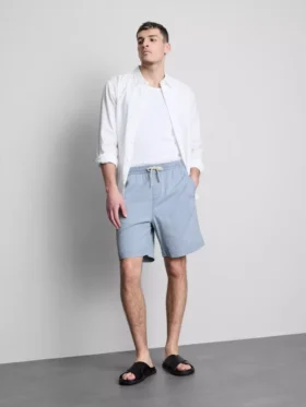 Teksturoidut denimshortsit, joissa on kiristysnauha