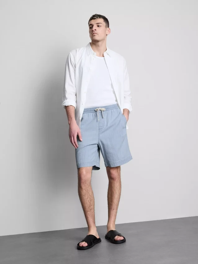 Teksturoidut denimshortsit, joissa on kiristysnauha