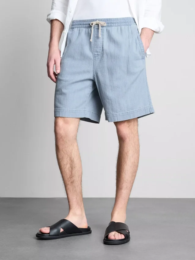 Teksturoidut denimshortsit, joissa on kiristysnauha