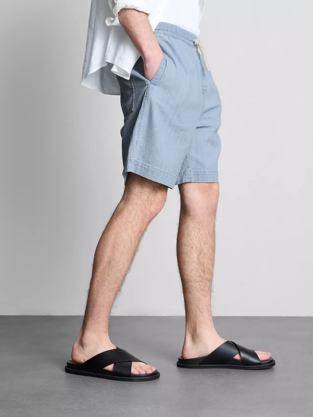 Teksturoidut denimshortsit, joissa on kiristysnauha
