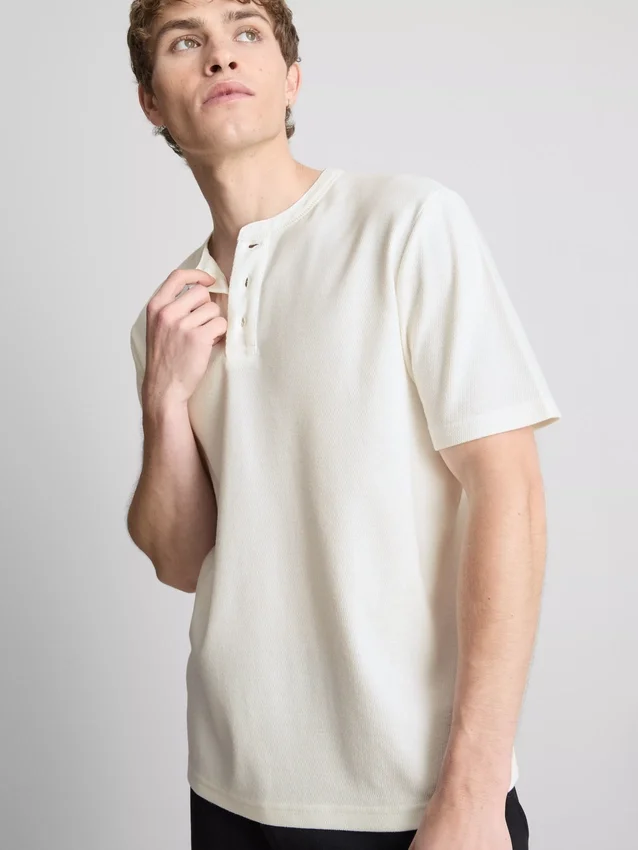 Teksturoitu henley-t-paita
