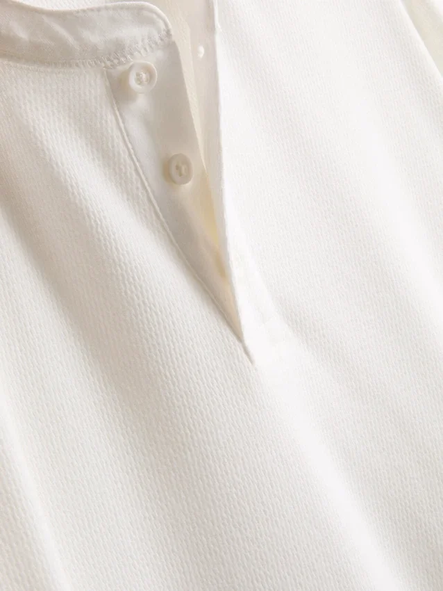 Teksturoitu henley-t-paita