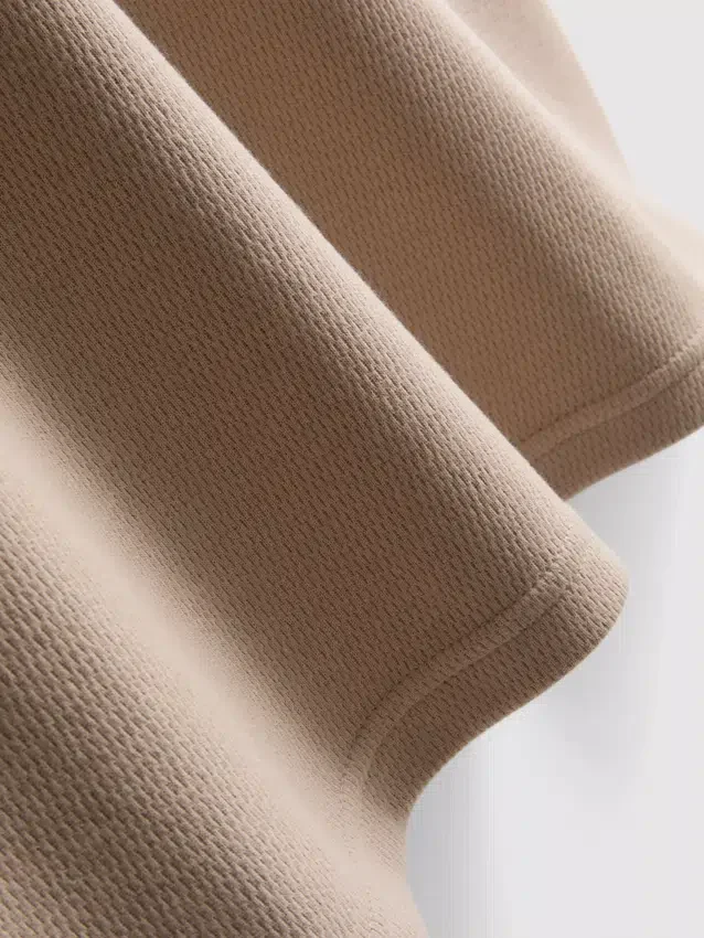 Teksturoitu henley-t-paita