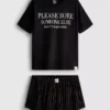 ”The Devil Wears Prada” -sloganilla varustetut lyhyet pyjamat