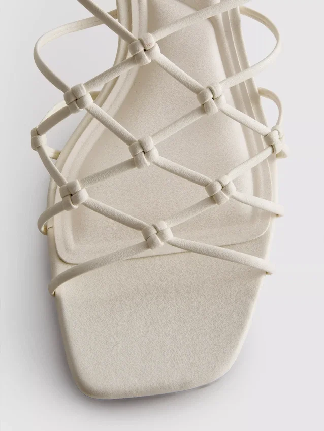The Edit -merkin punotut stilettokorkoiset sandaalit