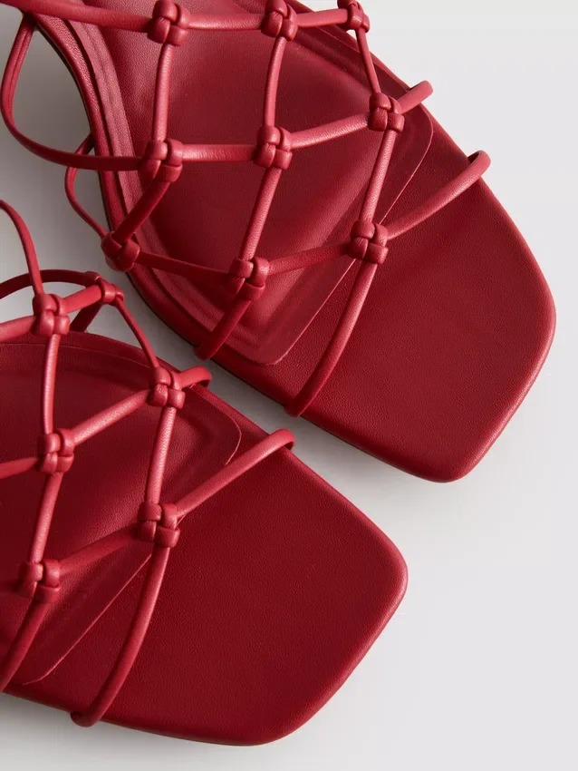 The Edit -merkin punotut stilettokorkoiset sandaalit