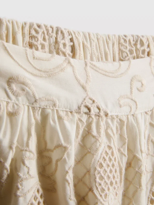 The Edit -puuvillaiset broderie-shortsit