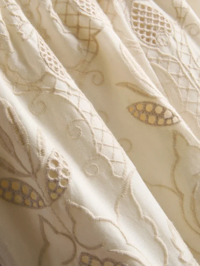 The Edit -puuvillaiset broderie-shortsit